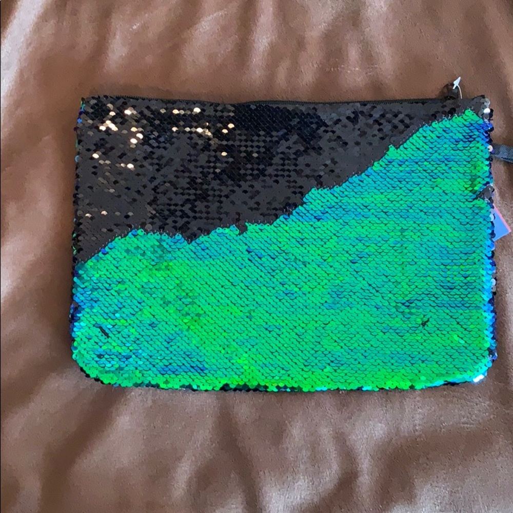 NWT Large waterproof  sequined wristlet